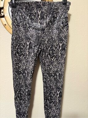 SPANX Black & White Snake-Print Leggings